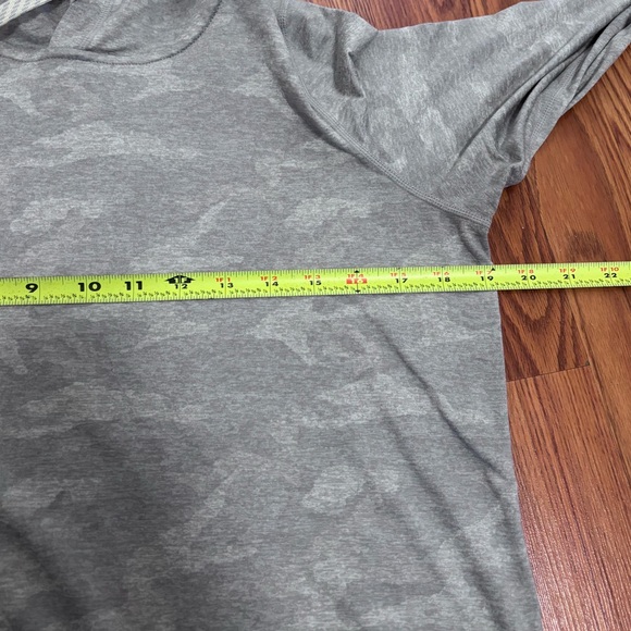 Vuori halo essential hoodie - Picture 5 of 6